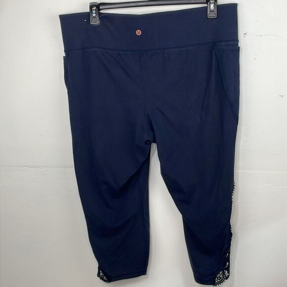 Lane Bryant Livi Leggings Crop Dark Blue Embroidered sides size 22/24 - Picture 4 of 15